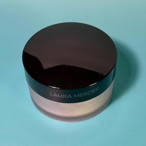 Laura Mercier Translucent Setting Powder - Picture 3 of 9